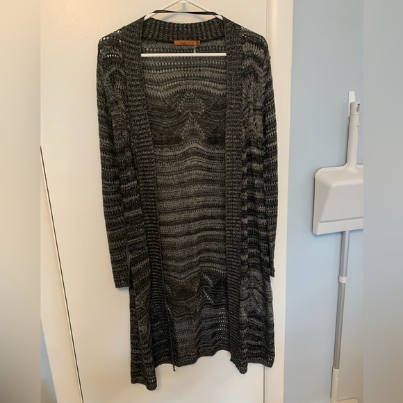 Size small Black and grey duster. - Picture 1 of 4